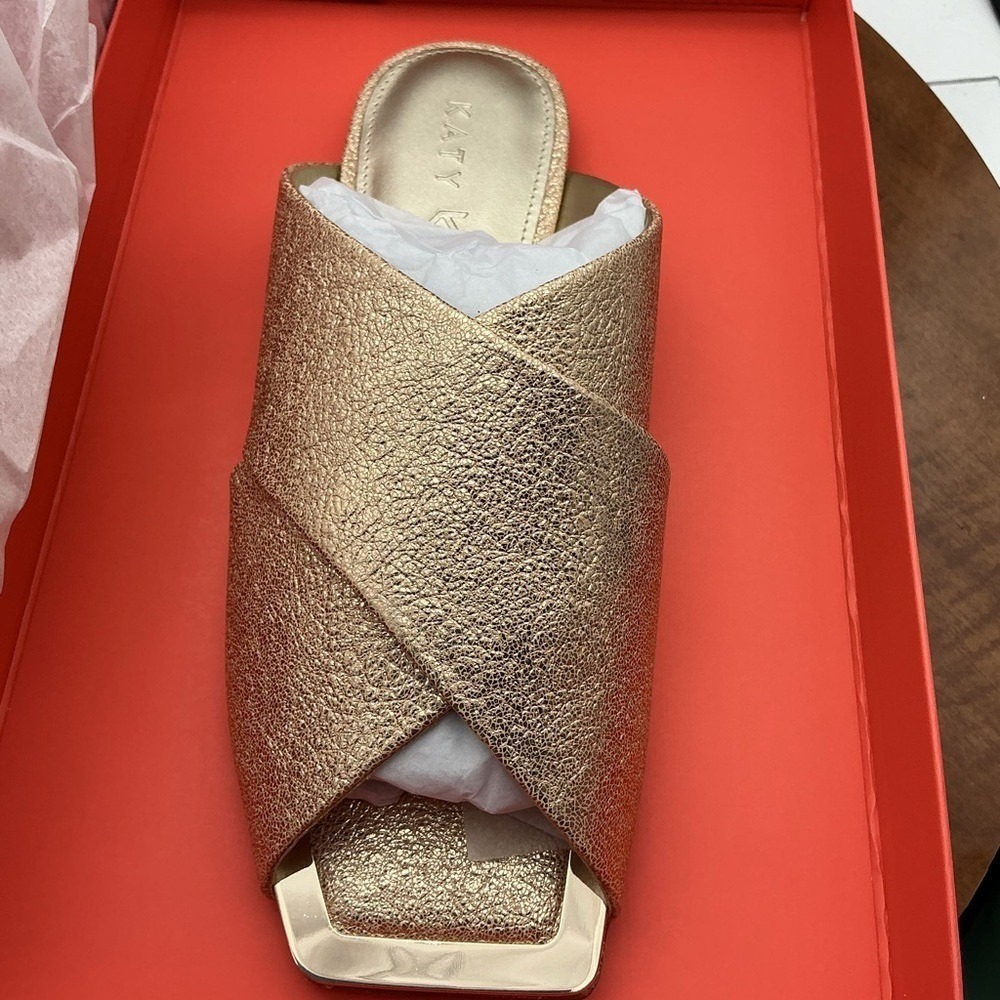 NWT Katy Perry Collections Metallic Champagne Slides size 8.5